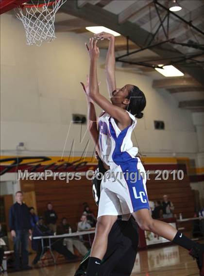 Thumbnail 1 in Serra vs. Canyon (La Canada Tournament) photogallery.