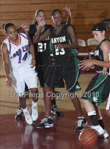 Thumbnail 3 in Serra vs. Canyon (La Canada Tournament) photogallery.