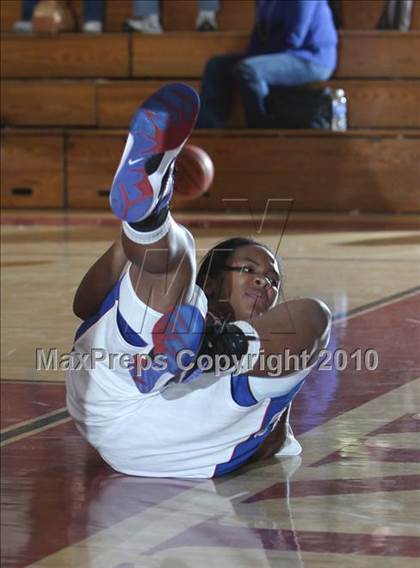 Thumbnail 3 in Serra vs. Canyon (La Canada Tournament) photogallery.