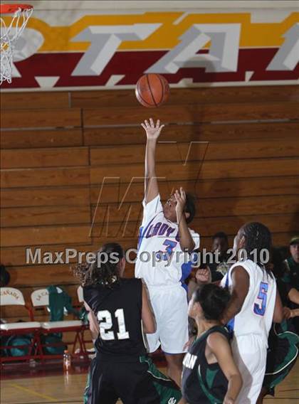 Thumbnail 3 in Serra vs. Canyon (La Canada Tournament) photogallery.
