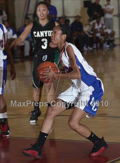 Thumbnail 1 in Serra vs. Canyon (La Canada Tournament) photogallery.