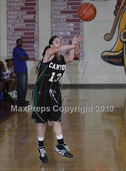 Thumbnail 2 in Serra vs. Canyon (La Canada Tournament) photogallery.