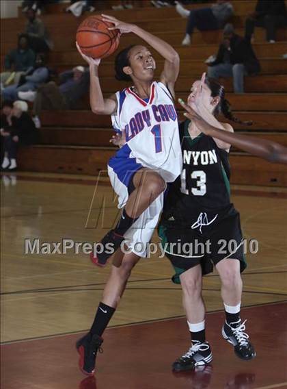 Thumbnail 1 in Serra vs. Canyon (La Canada Tournament) photogallery.