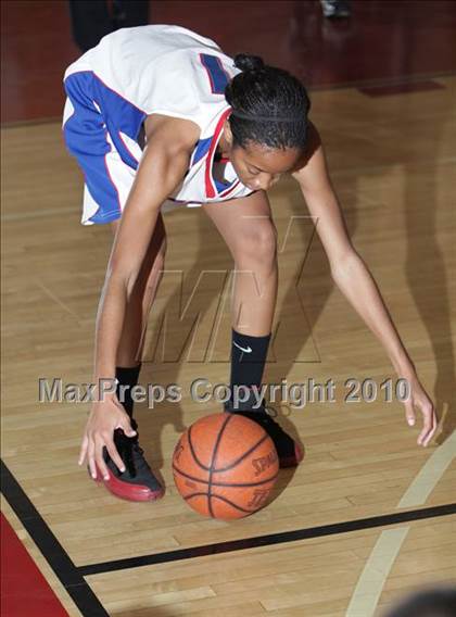 Thumbnail 1 in Serra vs. Canyon (La Canada Tournament) photogallery.