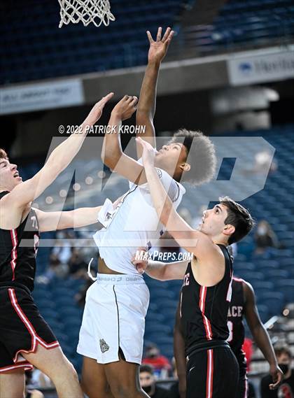 Thumbnail 2 in Mountlake Terrace vs. Garfield (WIAA 3A Round 4 State Playoff) photogallery.