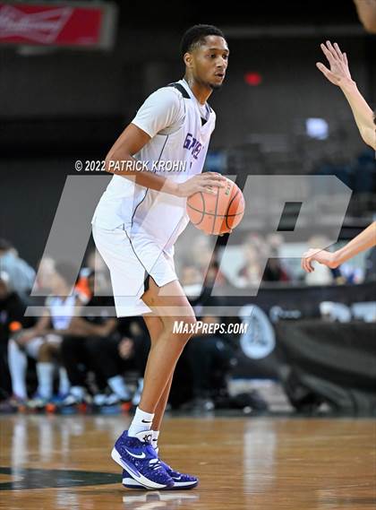 Thumbnail 2 in Mountlake Terrace vs. Garfield (WIAA 3A Round 4 State Playoff) photogallery.