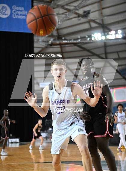 Thumbnail 2 in Mountlake Terrace vs. Garfield (WIAA 3A Round 4 State Playoff) photogallery.