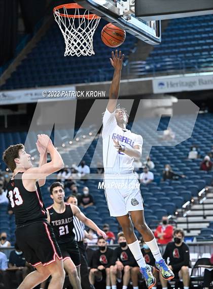 Thumbnail 2 in Mountlake Terrace vs. Garfield (WIAA 3A Round 4 State Playoff) photogallery.