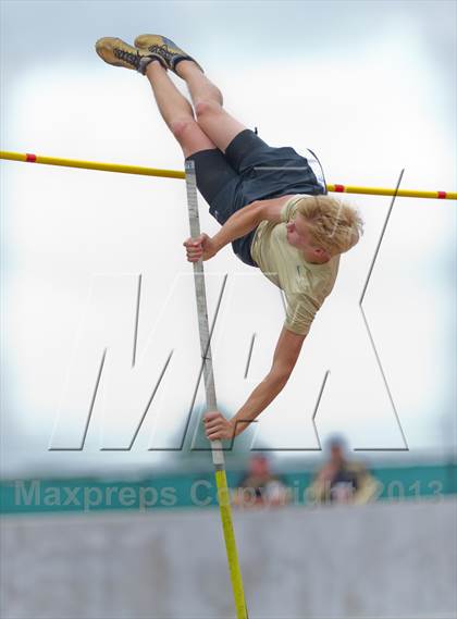 Thumbnail 1 in UIL Region 4 Regional Track & Field photogallery.