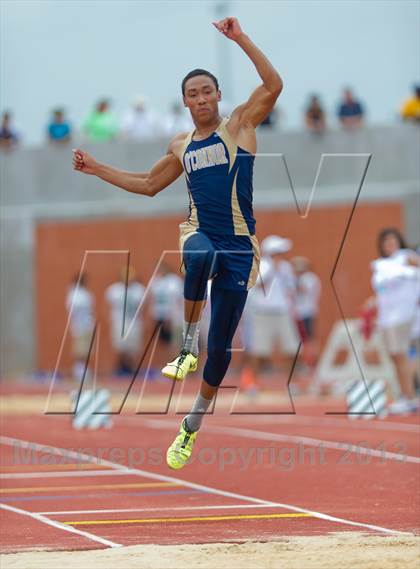 Thumbnail 3 in UIL Region 4 Regional Track & Field photogallery.