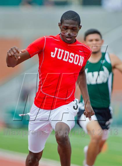 Thumbnail 3 in UIL Region 4 Regional Track & Field photogallery.