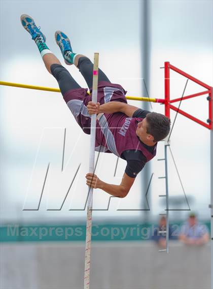 Thumbnail 3 in UIL Region 4 Regional Track & Field photogallery.