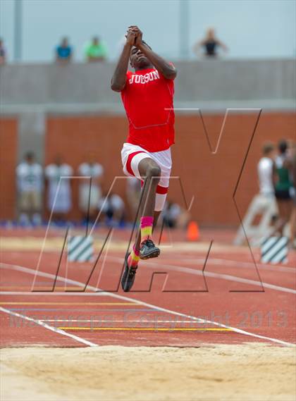 Thumbnail 1 in UIL Region 4 Regional Track & Field photogallery.