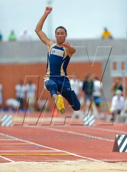 Thumbnail 3 in UIL Region 4 Regional Track & Field photogallery.