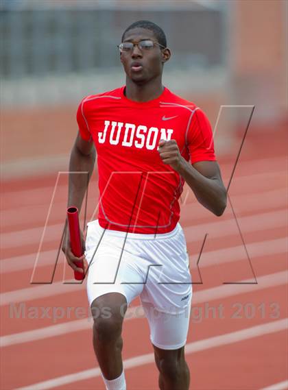 Thumbnail 3 in UIL Region 4 Regional Track & Field photogallery.