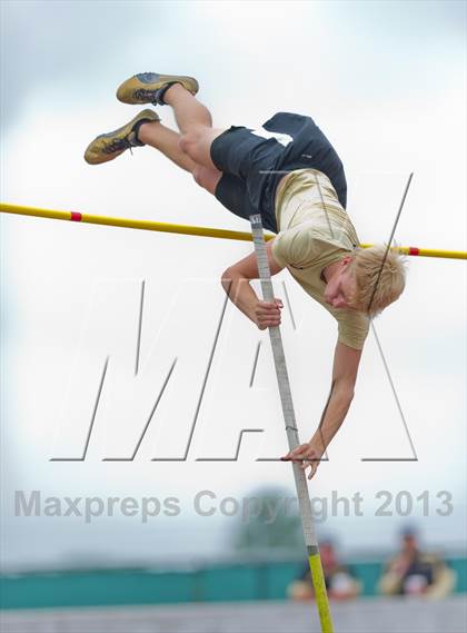 Thumbnail 2 in UIL Region 4 Regional Track & Field photogallery.