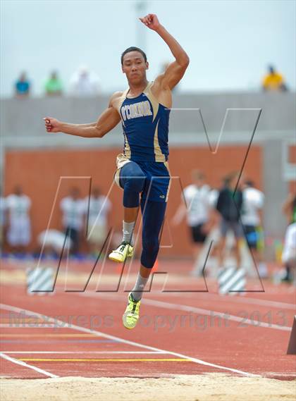 Thumbnail 2 in UIL Region 4 Regional Track & Field photogallery.