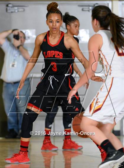 Thumbnail 2 in Antelope Valley vs. La Canada (CIF SS 3A Final) photogallery.