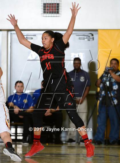 Thumbnail 2 in Antelope Valley vs. La Canada (CIF SS 3A Final) photogallery.