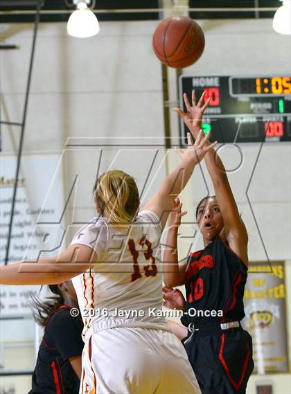 Thumbnail 2 in Antelope Valley vs. La Canada (CIF SS 3A Final) photogallery.