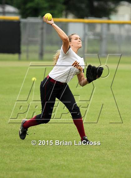 Thumbnail 1 in West Nassau vs. Bishop Snyder (FHSAA Regional Semifinal) photogallery.