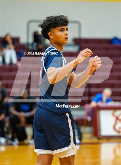 Thumbnail 2 in Tompkins vs. Sterling (McDonald's Texas Invitational) photogallery.