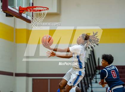 Thumbnail 3 in Tompkins vs. Sterling (McDonald's Texas Invitational) photogallery.