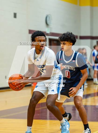 Thumbnail 2 in Tompkins vs. Sterling (McDonald's Texas Invitational) photogallery.