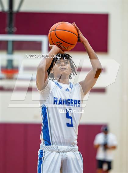 Thumbnail 2 in Tompkins vs. Sterling (McDonald's Texas Invitational) photogallery.