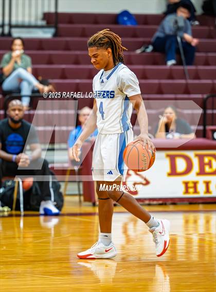 Thumbnail 2 in Tompkins vs. Sterling (McDonald's Texas Invitational) photogallery.