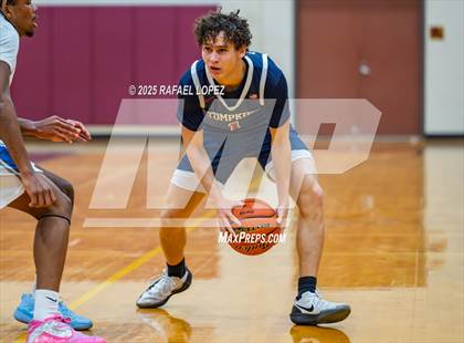 Thumbnail 1 in Tompkins vs. Sterling (McDonald's Texas Invitational) photogallery.