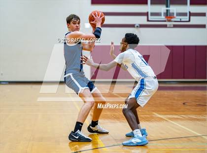 Thumbnail 1 in Tompkins vs. Sterling (McDonald's Texas Invitational) photogallery.