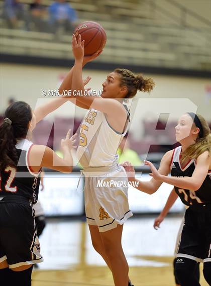 Thumbnail 2 in Amarillo vs Churchill (NEISD Invitational) photogallery.
