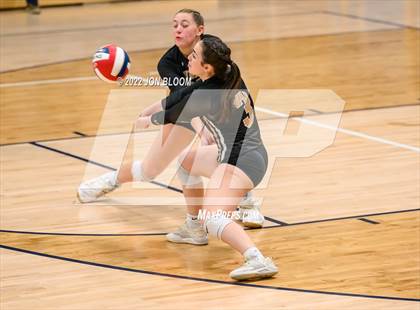 Thumbnail 2 in Trumbull vs. Darien (CIAC Class LL FInal) photogallery.