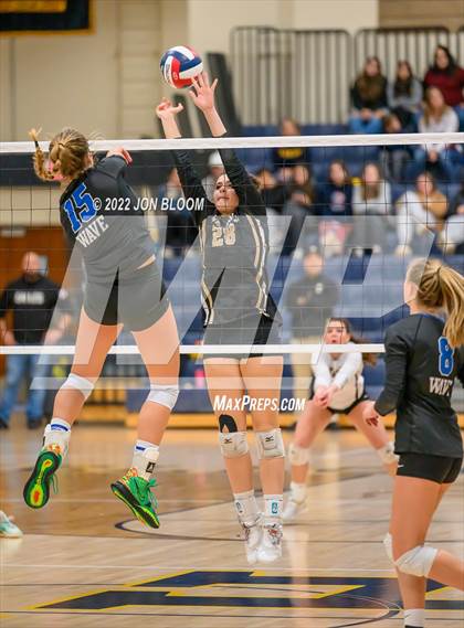 Thumbnail 3 in Trumbull vs. Darien (CIAC Class LL FInal) photogallery.