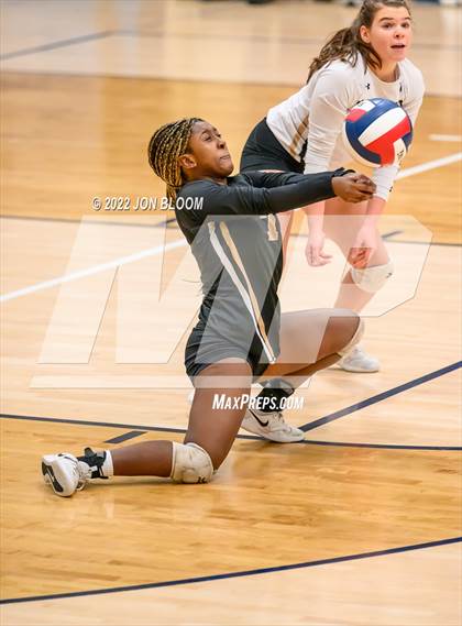 Thumbnail 3 in Trumbull vs. Darien (CIAC Class LL FInal) photogallery.