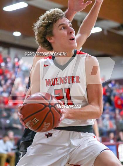 Thumbnail 3 in Muenster vs. Lindsay (UIL 2A Regional Quarterfinal) photogallery.