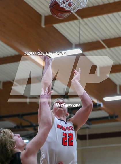 Thumbnail 2 in Muenster vs. Lindsay (UIL 2A Regional Quarterfinal) photogallery.