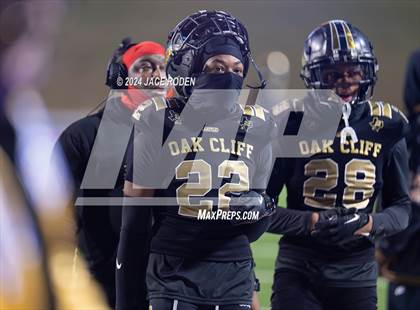 Thumbnail 1 in South Oak Cliff vs. Port Neches-Groves (UIL 5A D2 Football Region 2 Quarterfinal) photogallery.
