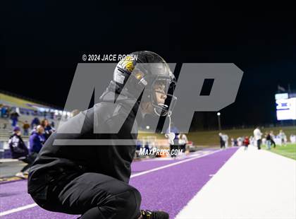 Thumbnail 2 in South Oak Cliff vs. Port Neches-Groves (UIL 5A D2 Football Region 2 Quarterfinal) photogallery.