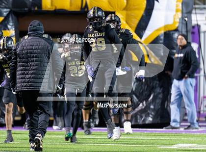 Thumbnail 1 in South Oak Cliff vs. Port Neches-Groves (UIL 5A D2 Football Region 2 Quarterfinal) photogallery.