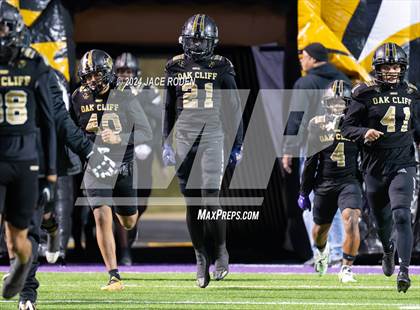 Thumbnail 2 in South Oak Cliff vs. Port Neches-Groves (UIL 5A D2 Football Region 2 Quarterfinal) photogallery.
