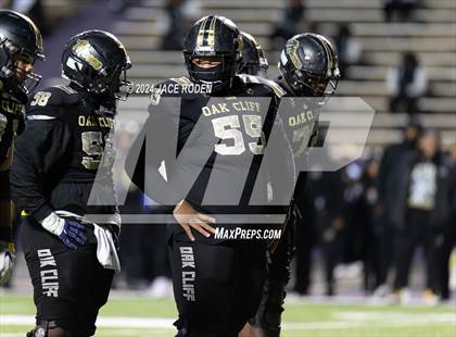 Thumbnail 2 in South Oak Cliff vs. Port Neches-Groves (UIL 5A D2 Football Region 2 Quarterfinal) photogallery.