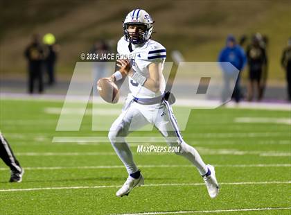 Thumbnail 2 in South Oak Cliff vs. Port Neches-Groves (UIL 5A D2 Football Region 2 Quarterfinal) photogallery.