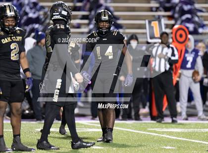 Thumbnail 2 in South Oak Cliff vs. Port Neches-Groves (UIL 5A D2 Football Region 2 Quarterfinal) photogallery.