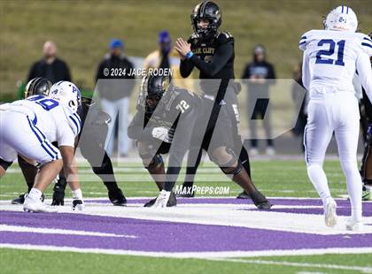 Thumbnail 3 in South Oak Cliff vs. Port Neches-Groves (UIL 5A D2 Football Region 2 Quarterfinal) photogallery.