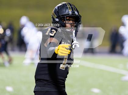 Thumbnail 3 in South Oak Cliff vs. Port Neches-Groves (UIL 5A D2 Football Region 2 Quarterfinal) photogallery.