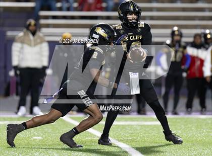 Thumbnail 1 in South Oak Cliff vs. Port Neches-Groves (UIL 5A D2 Football Region 2 Quarterfinal) photogallery.