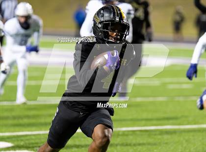 Thumbnail 1 in South Oak Cliff vs. Port Neches-Groves (UIL 5A D2 Football Region 2 Quarterfinal) photogallery.