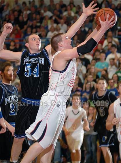 Thumbnail 2 in Grayson County vs Muhlenberg North (KHSAA 3rd Region Final) photogallery.
